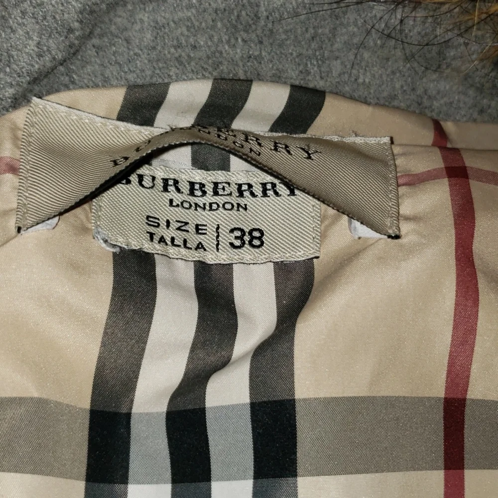 Burberry hooded winter coat. - Picture 9 of 13